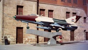 طائرة ميج-21 شاركت في حرب 1973 في ساحة العرض المكشوف بالمتحف الحربي المصري.